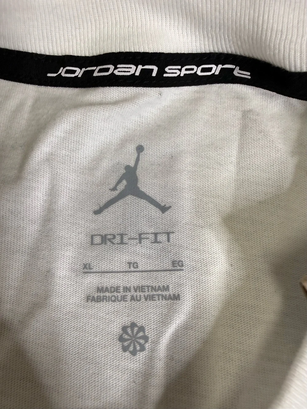 Air Jordan Dri Fit Graphic Tshirt Mens Size XLarge White HQ8966-100 NWT